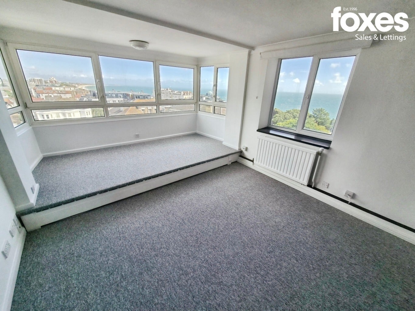 Flat West Cliff Road in Bournemouth