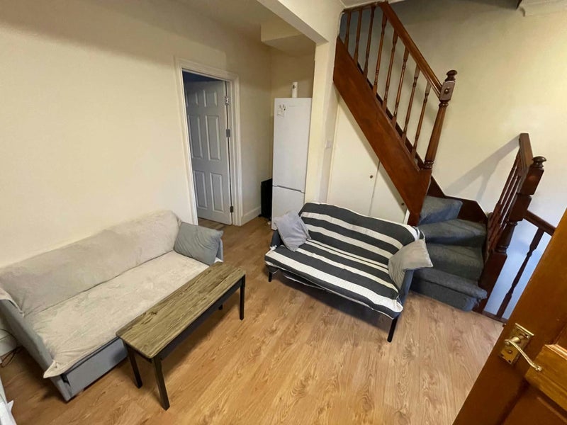 Room Summers Lane in Greater London