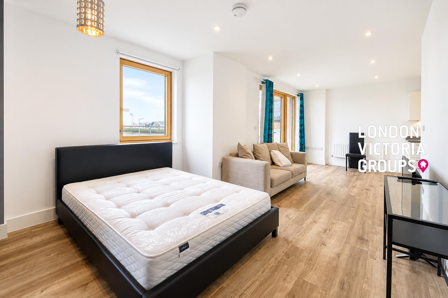 Flat St Ives Place in Greater London