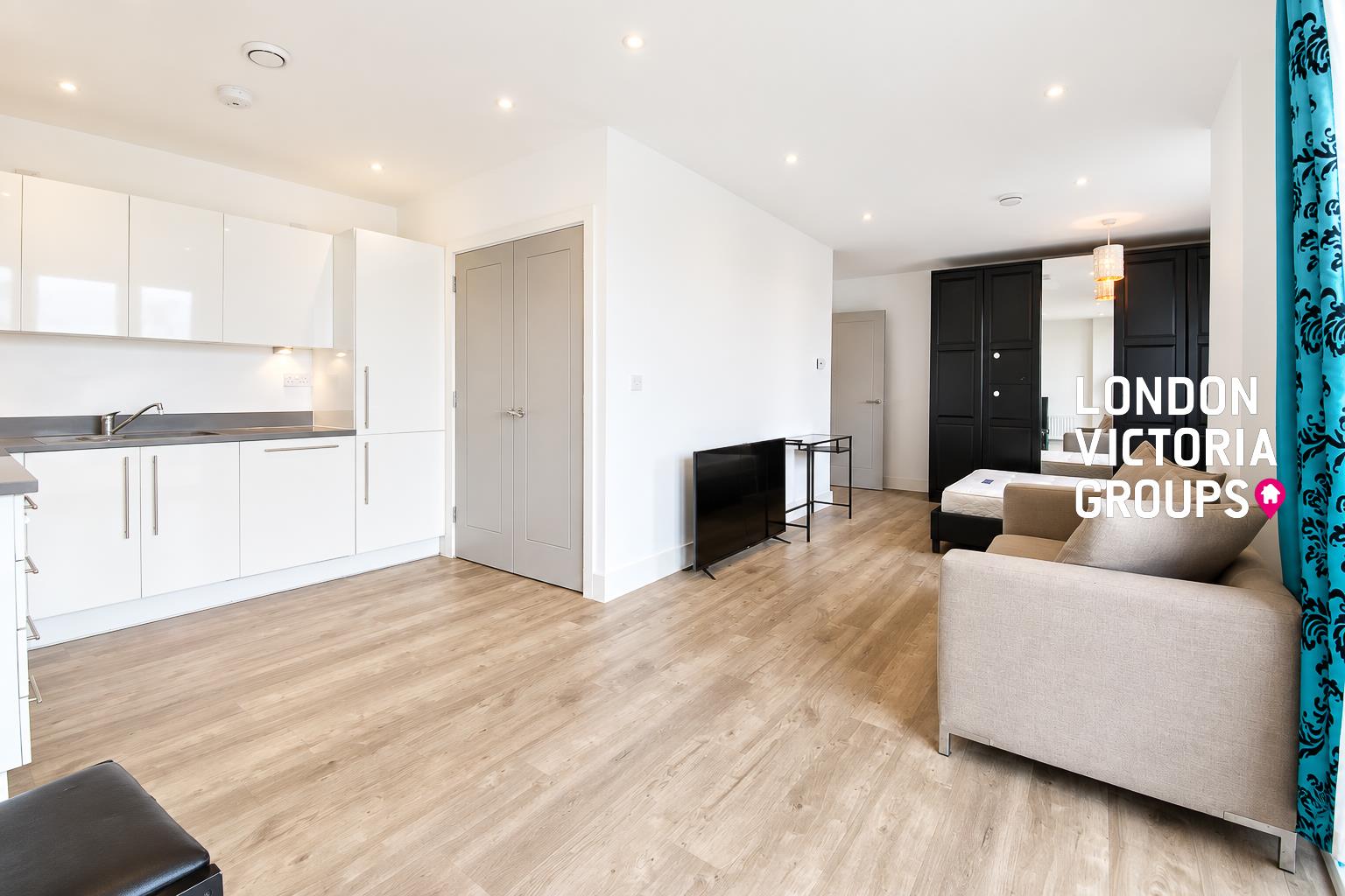 Flat St Ives Place in Greater London