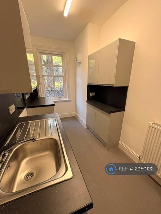 Flat Eleanor Road in Prenton