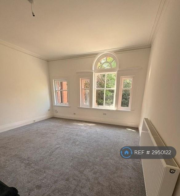 Flat Eleanor Road in Prenton