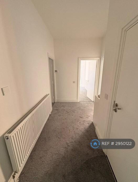 Flat Eleanor Road in Prenton