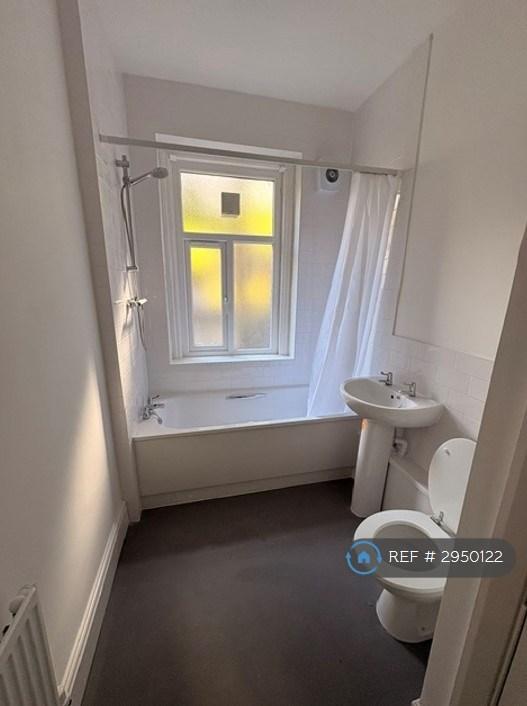 Flat Eleanor Road in Prenton