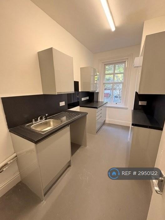 Flat Eleanor Road in Prenton