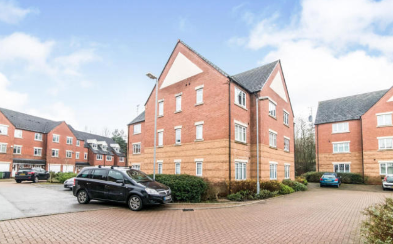 Flat Hedgerow Close in Redditch