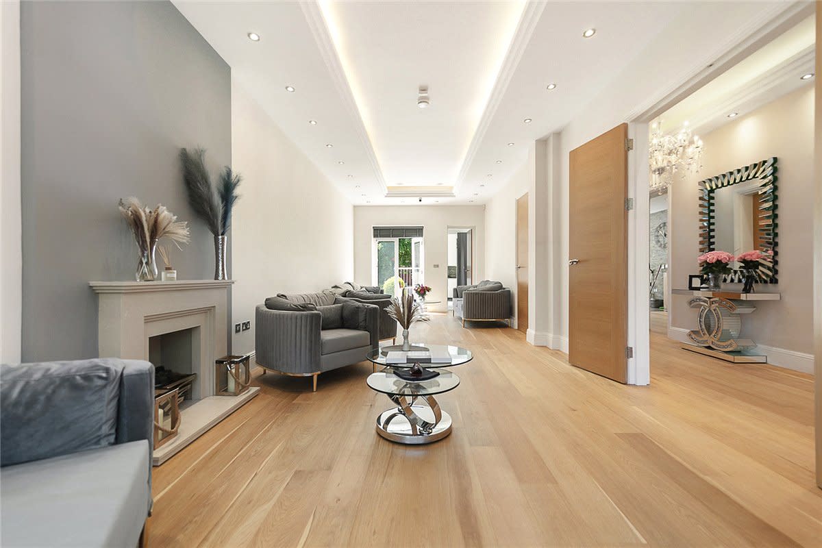 House Fulham Palace Road in Greater London