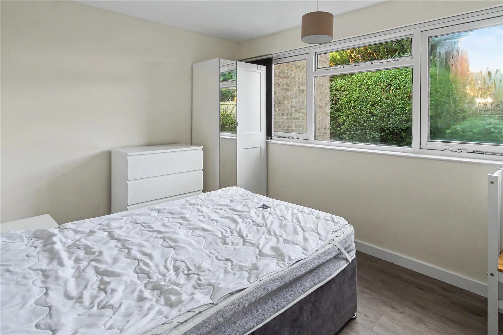 Flat Broadgate Avenue in Nottingham