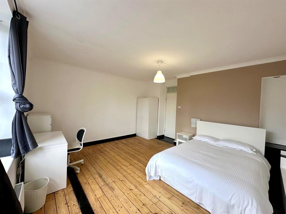 Flat Aldenham Street in Greater London