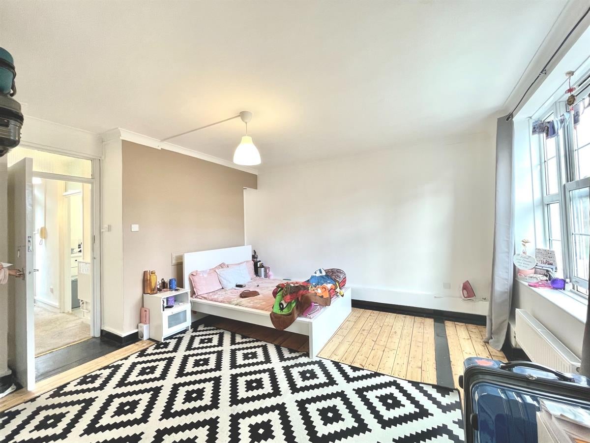Flat Aldenham Street in Greater London