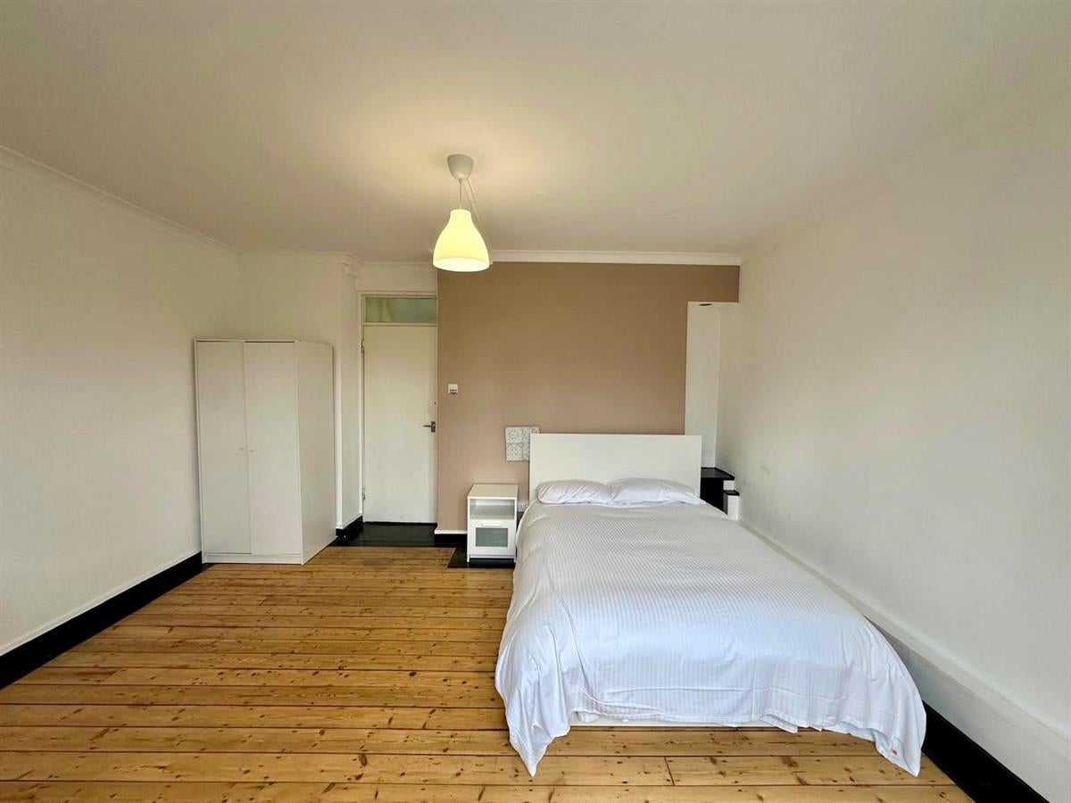 Flat Aldenham Street in Greater London