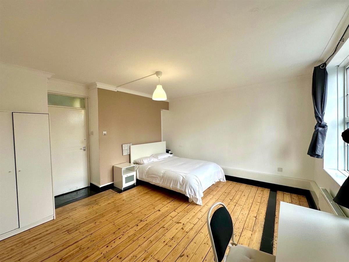 Flat Aldenham Street in Greater London