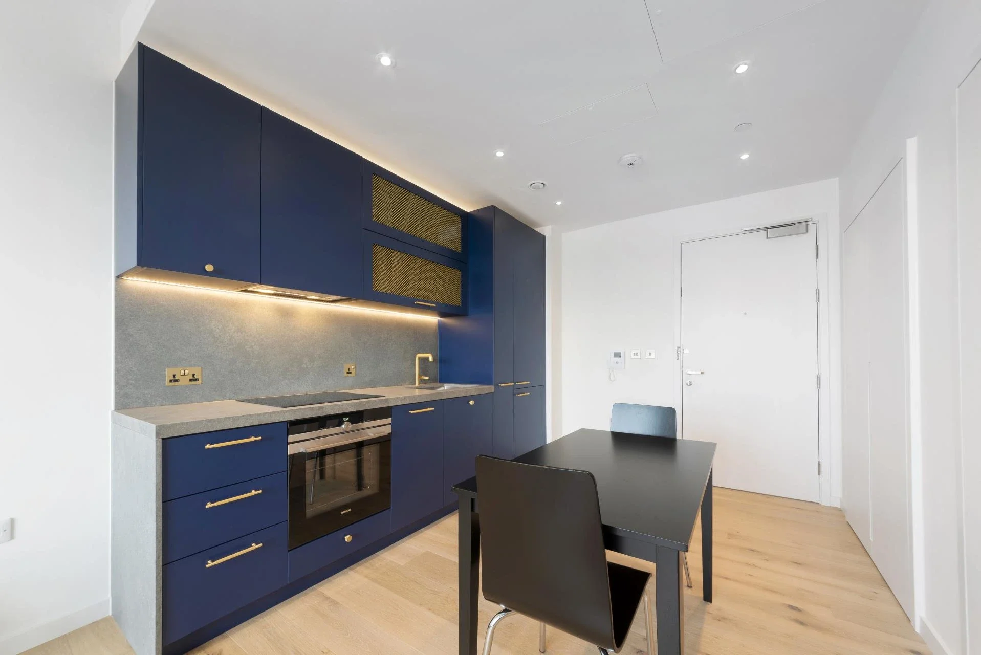Flat Orchard Place in Greater London