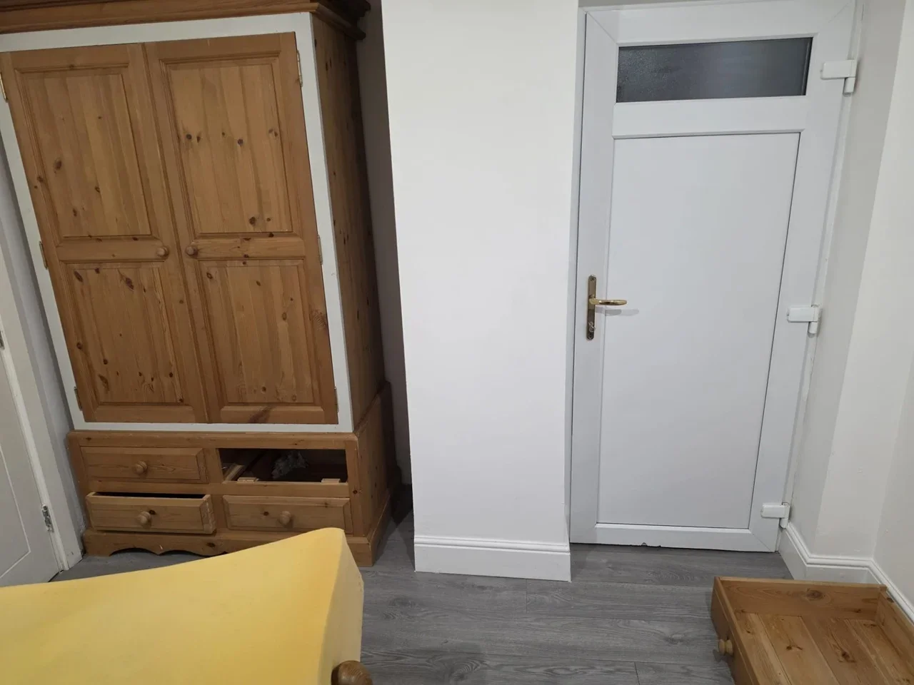 Room Lenthall Avenue in Grays