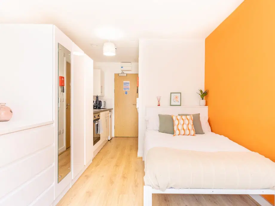 Room Russell Street in Nottingham