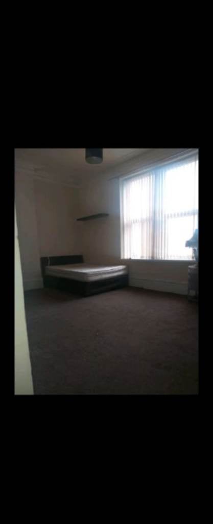 Flat Selborne Terrace in Bradford