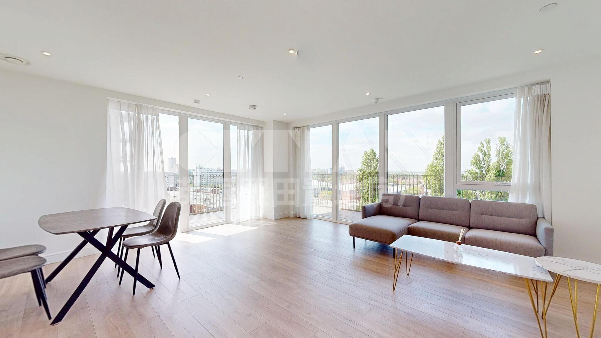 Flat Beresford Avenue in Greater London