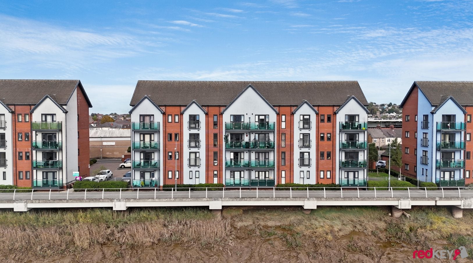 Flat Canal Terrace in Newport