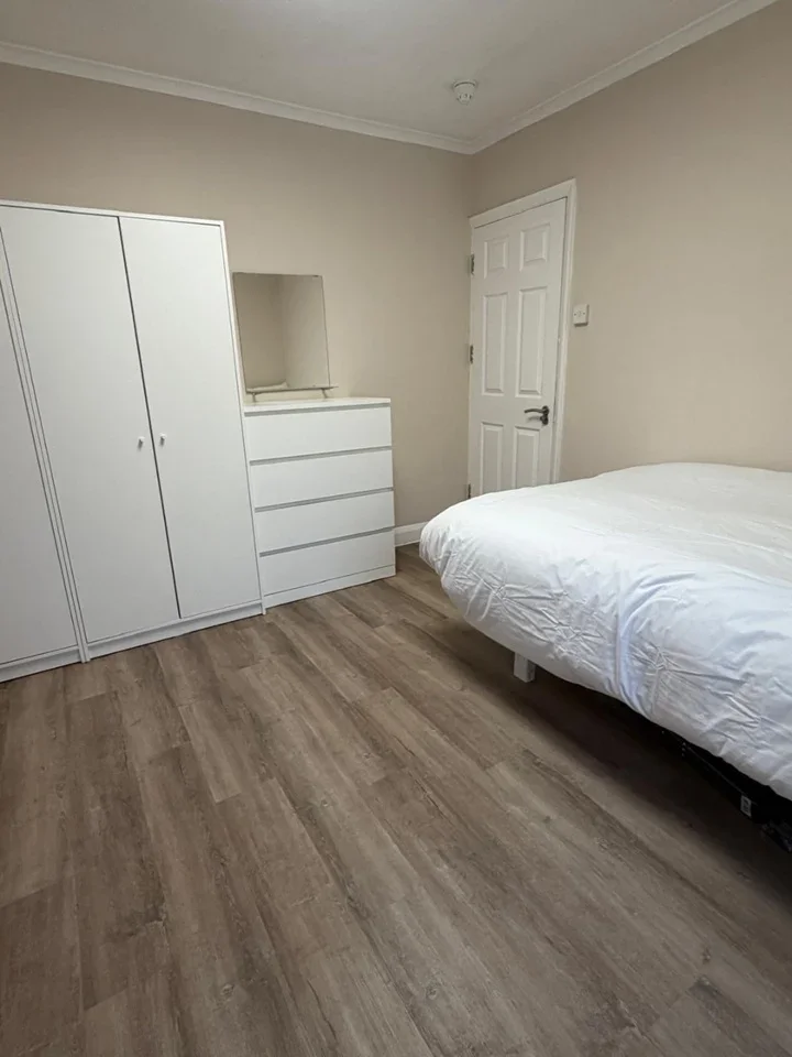 Room Stayton Road in Greater London
