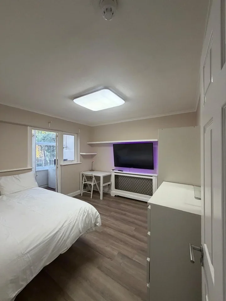 Room Stayton Road in Greater London