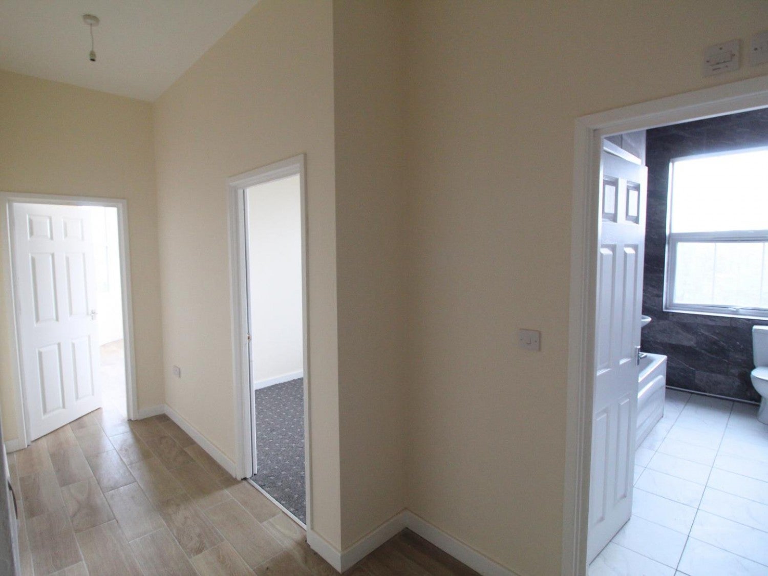 Flat Holywell Lane in Wakefield