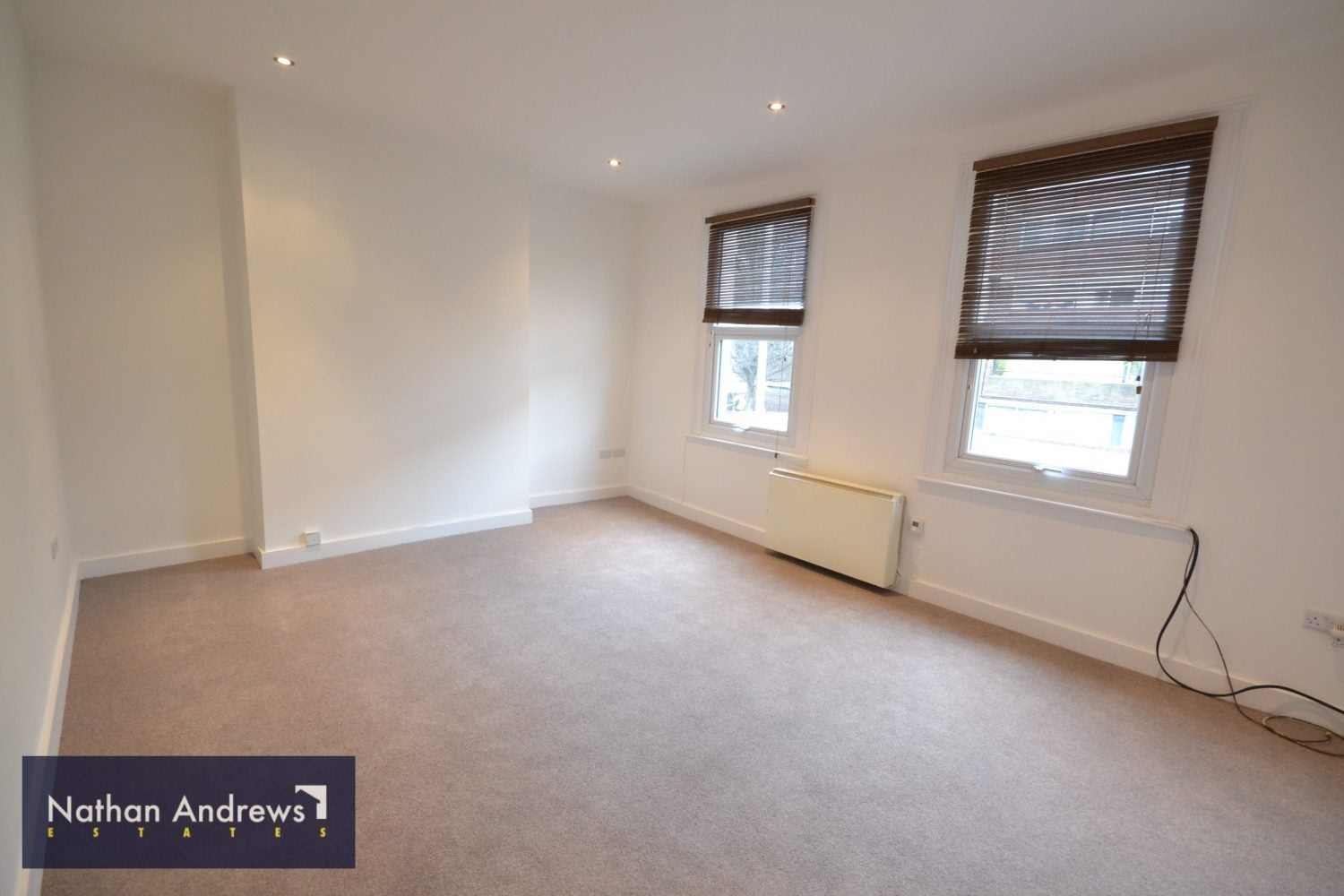 Flat Bramley Road in Greater London