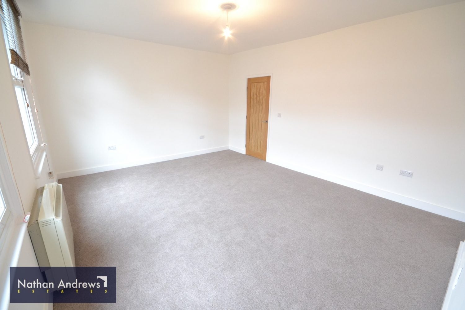 Flat Bramley Road in Greater London