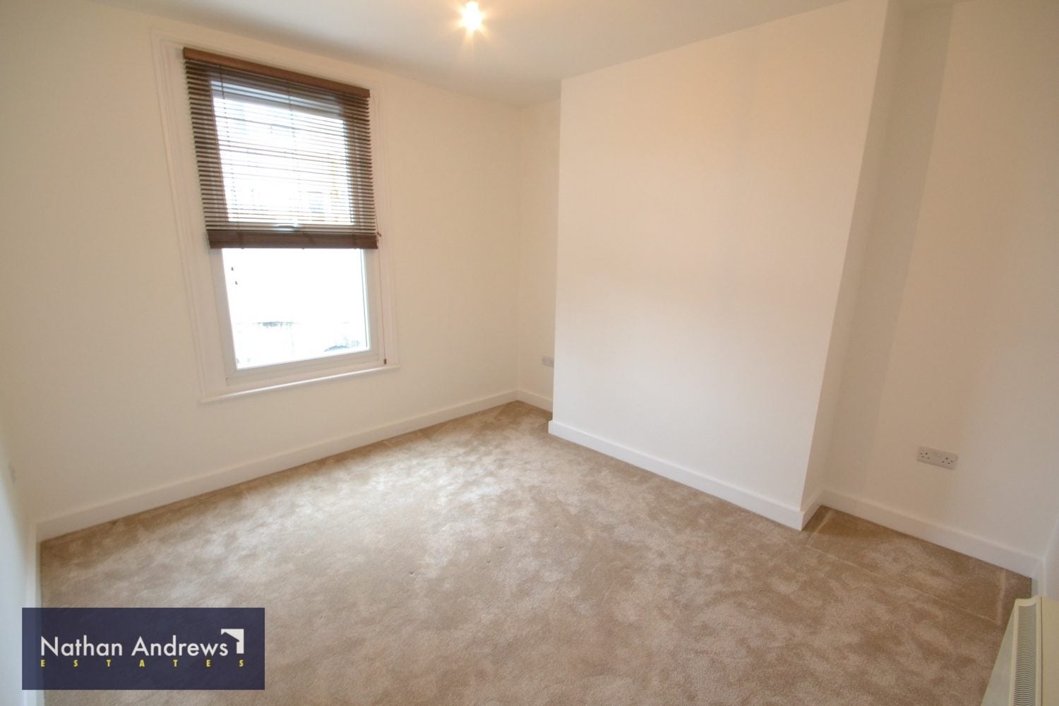 Flat Bramley Road in Greater London