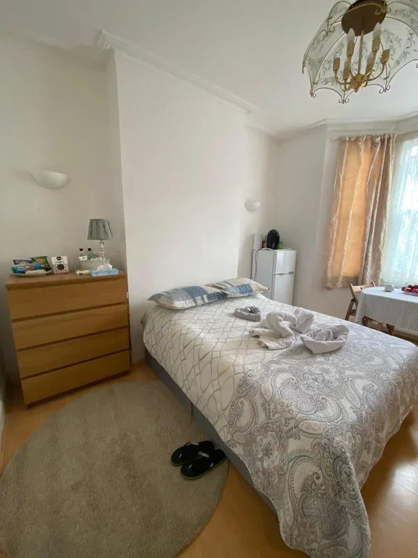 Room Bertie Road in Greater London