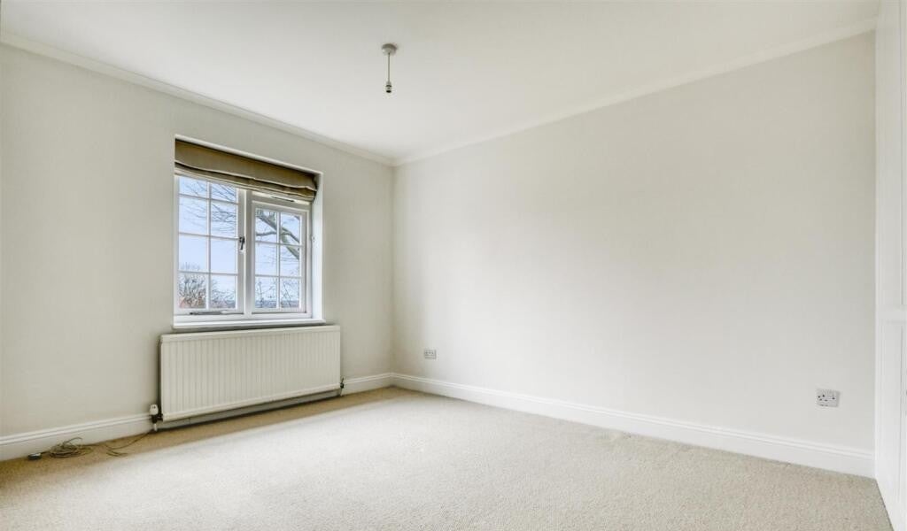 Room Oldfield Mews in Greater London