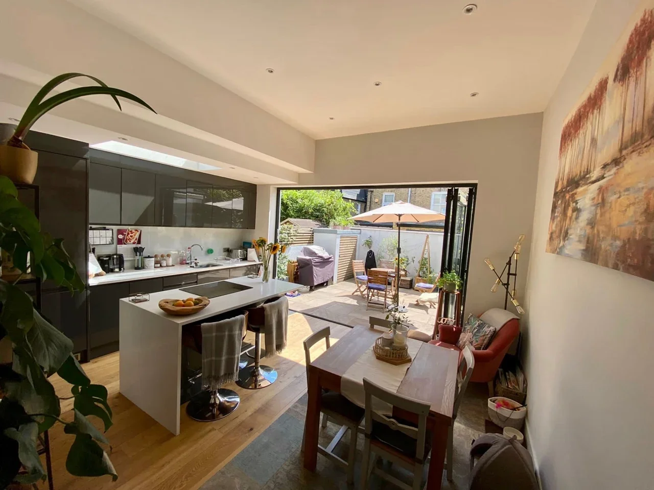 Flat Cathles Road in Greater London