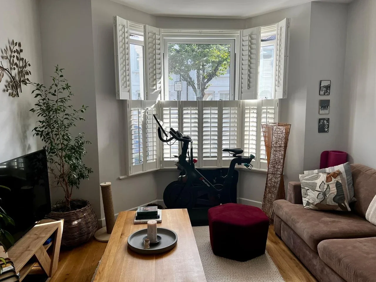 Flat Cathles Road in Greater London