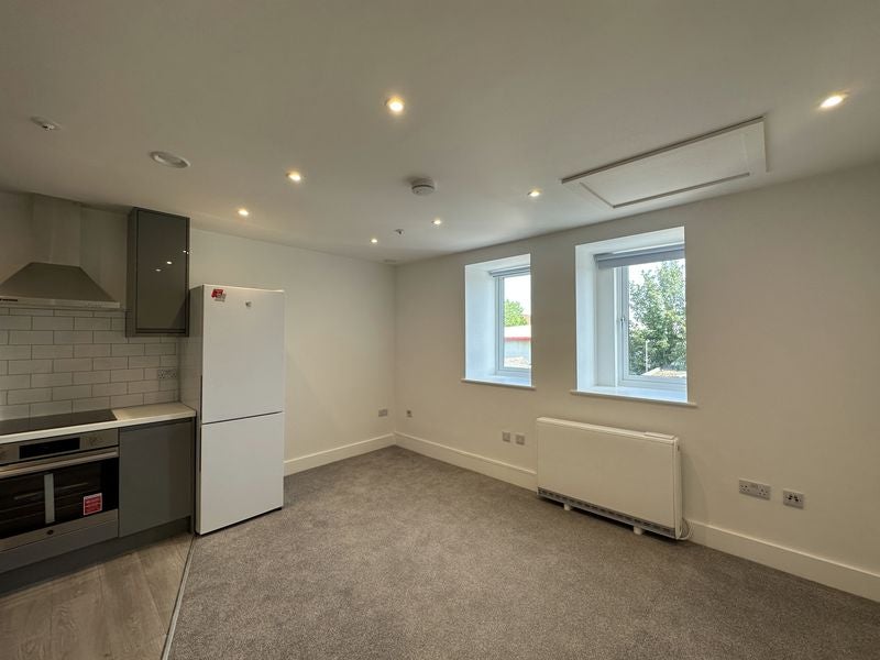 Flat Cawdor Crescent in Greater London