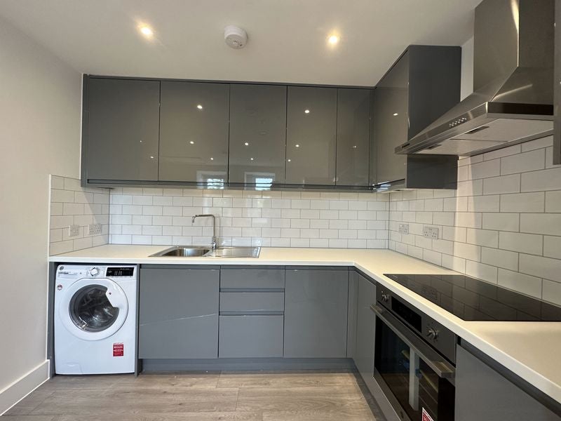Flat Cawdor Crescent in Greater London