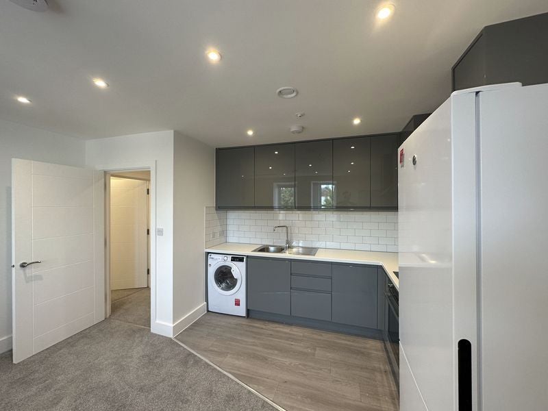 Flat Cawdor Crescent in Greater London