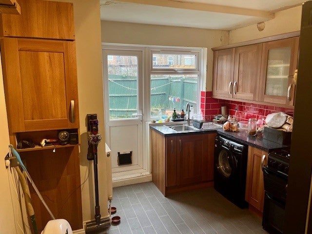 Room Brookscroft Road in Greater London
