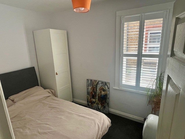 Room Brookscroft Road in Greater London
