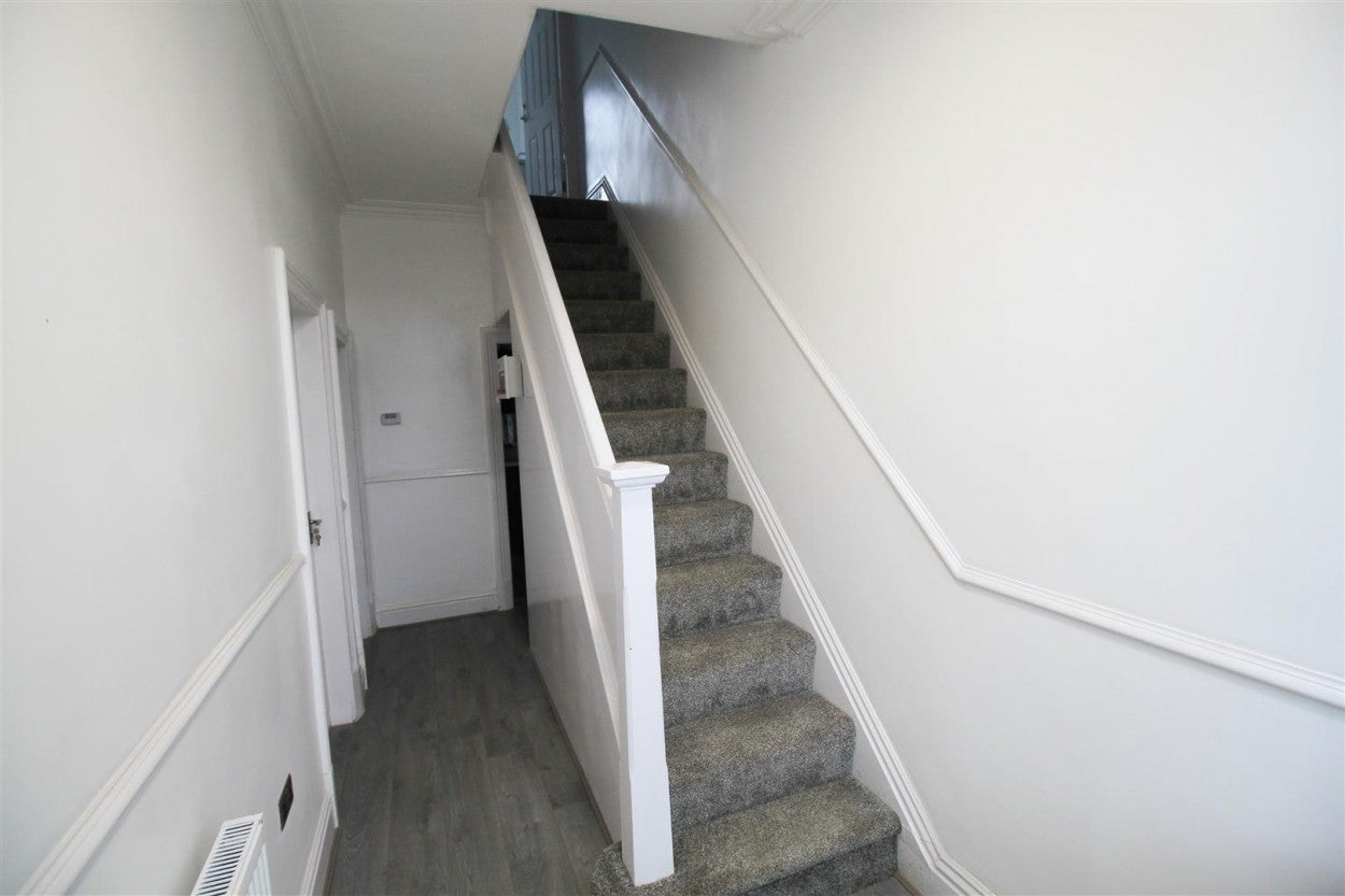 Room Cranbourne Road in Tameside