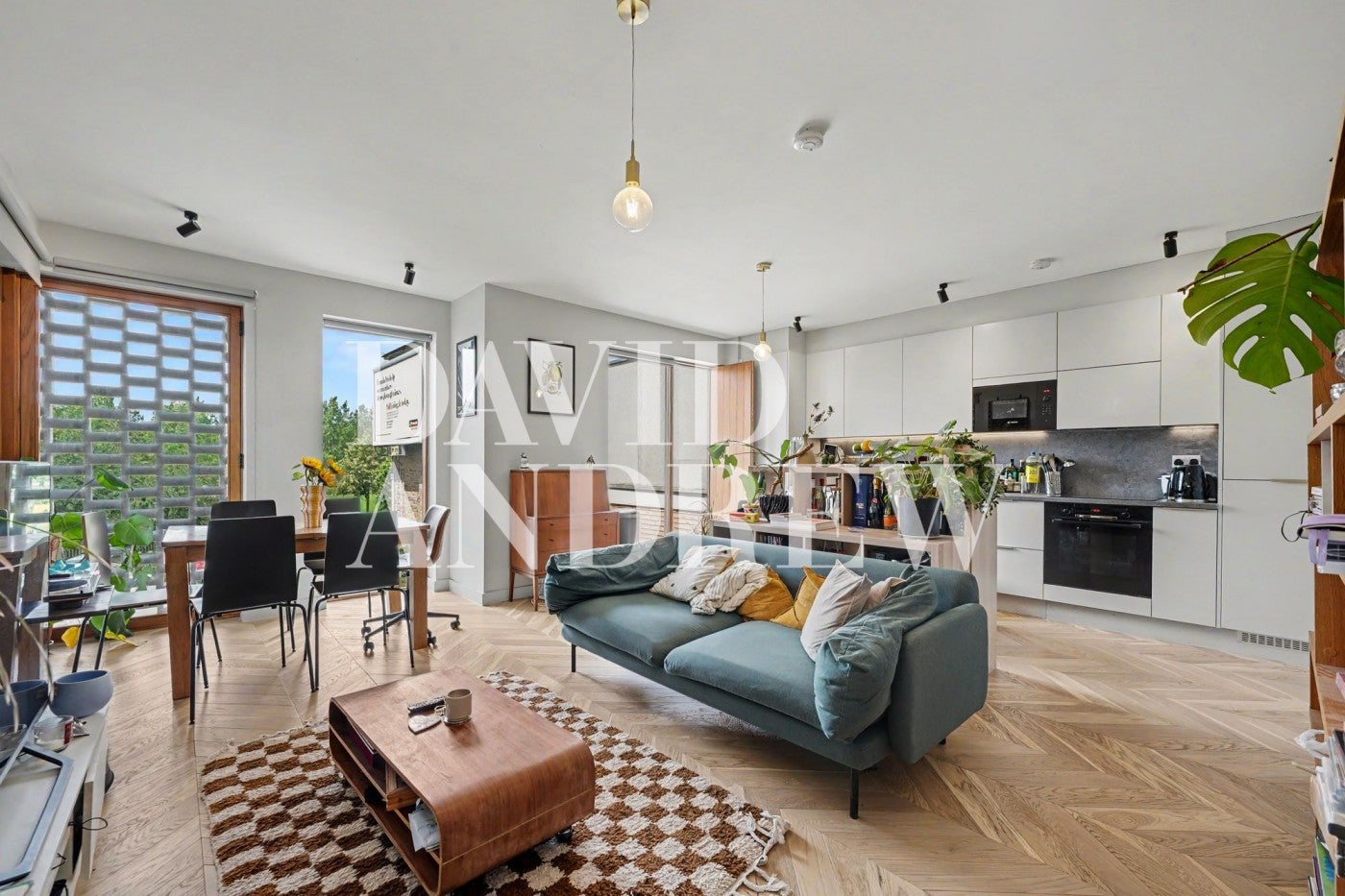 Flat Queen's Drive in Greater London