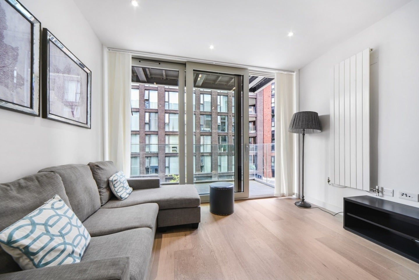 Flat Admiralty Avenue in Greater London