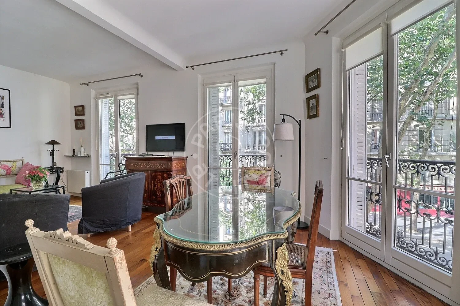 Flat Avenue de la Bourdonnais in Paris