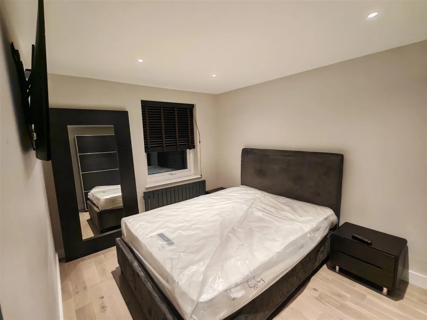 Flat Weavers Way in Greater London