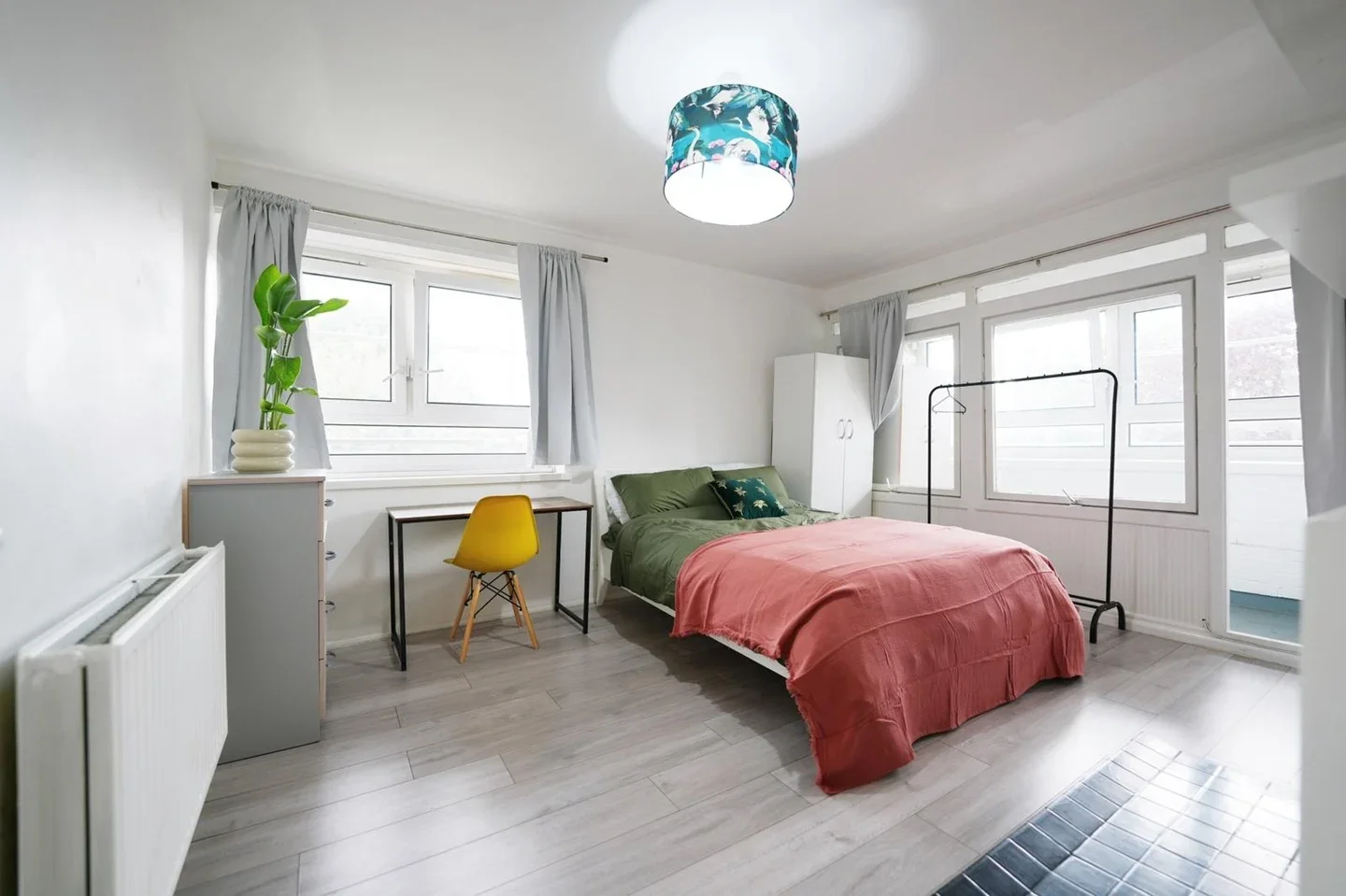 Room Buxton Street in Greater London