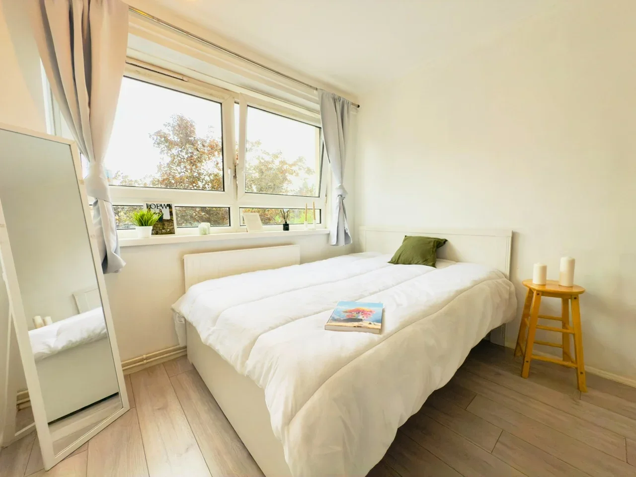 Room Buxton Street in Greater London
