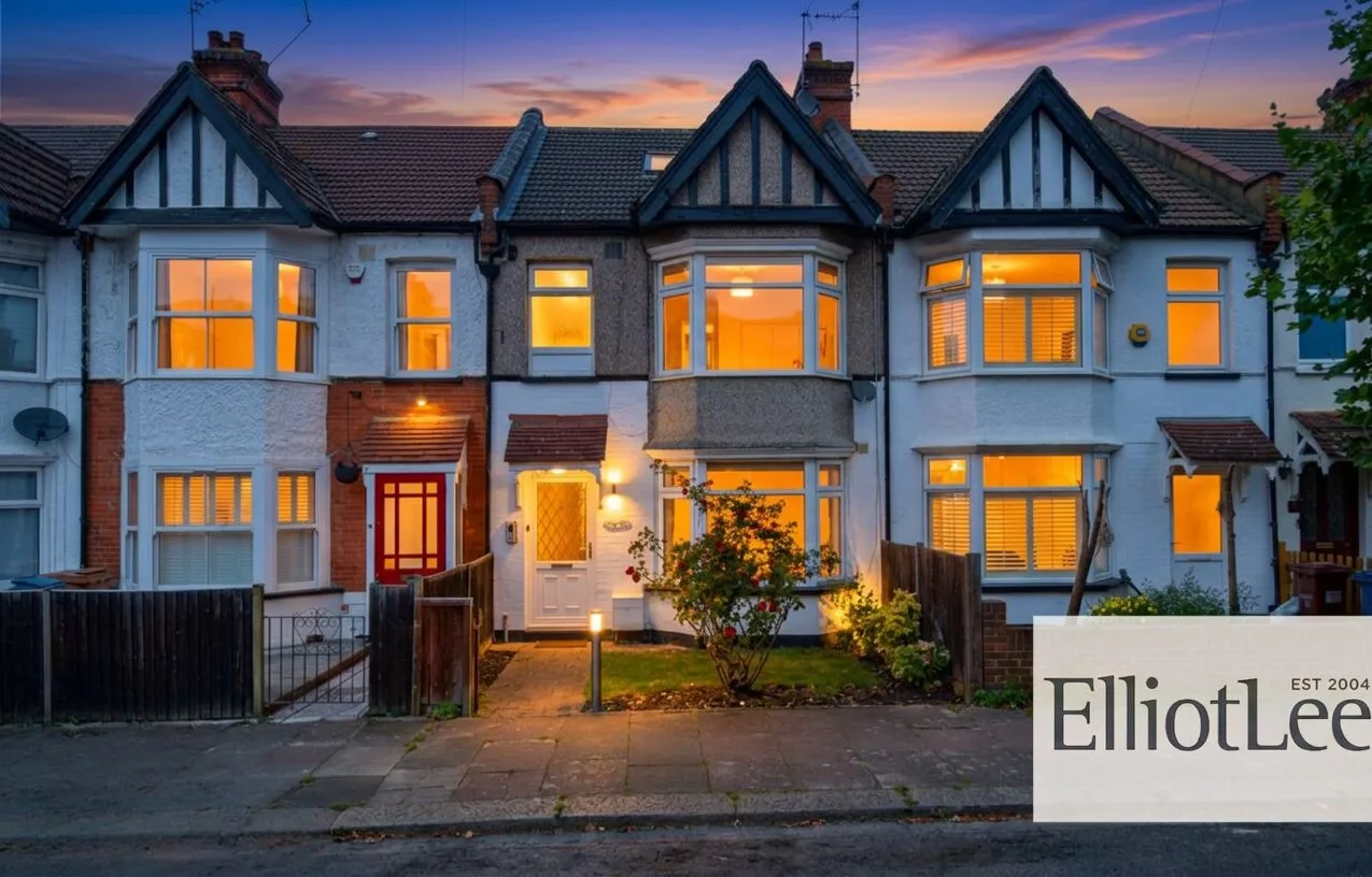 Flat Heath Road in Greater London