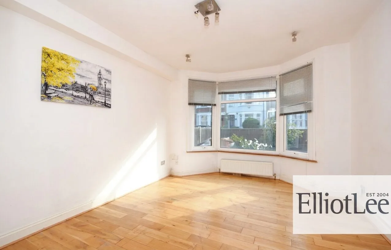 Flat Heath Road in Greater London