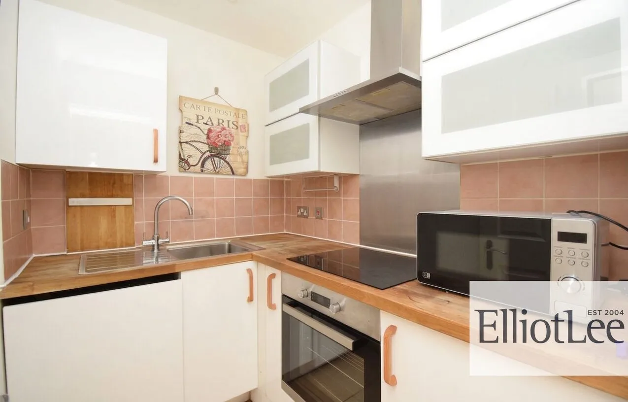 Flat Heath Road in Greater London