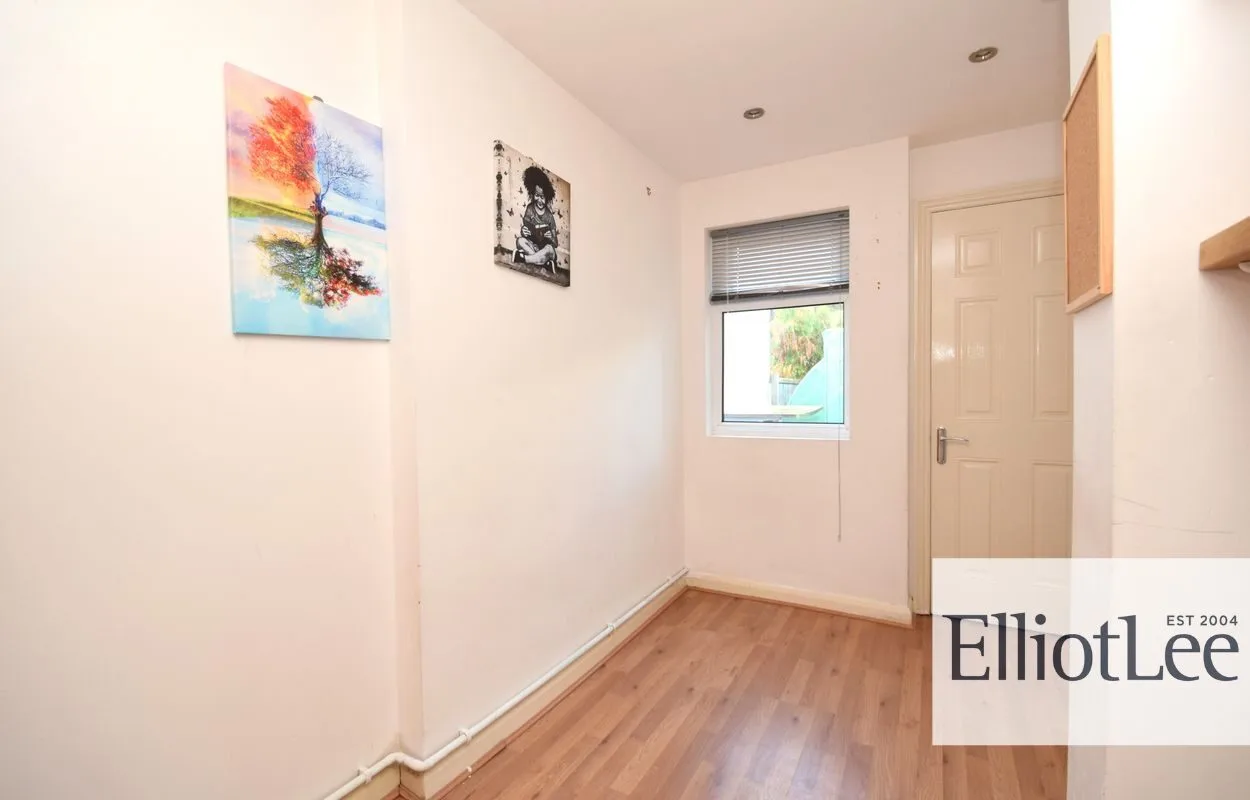 Flat Heath Road in Greater London