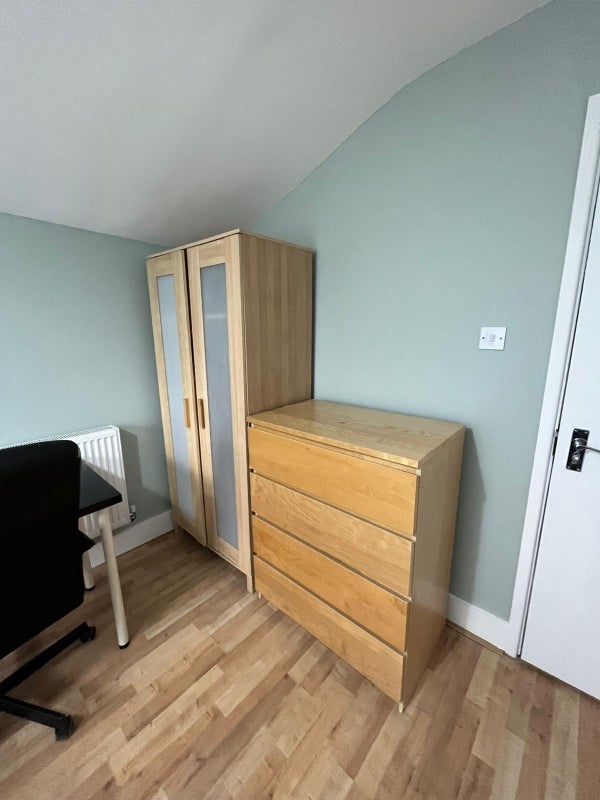 Room Beaconsfield Road in Greater London