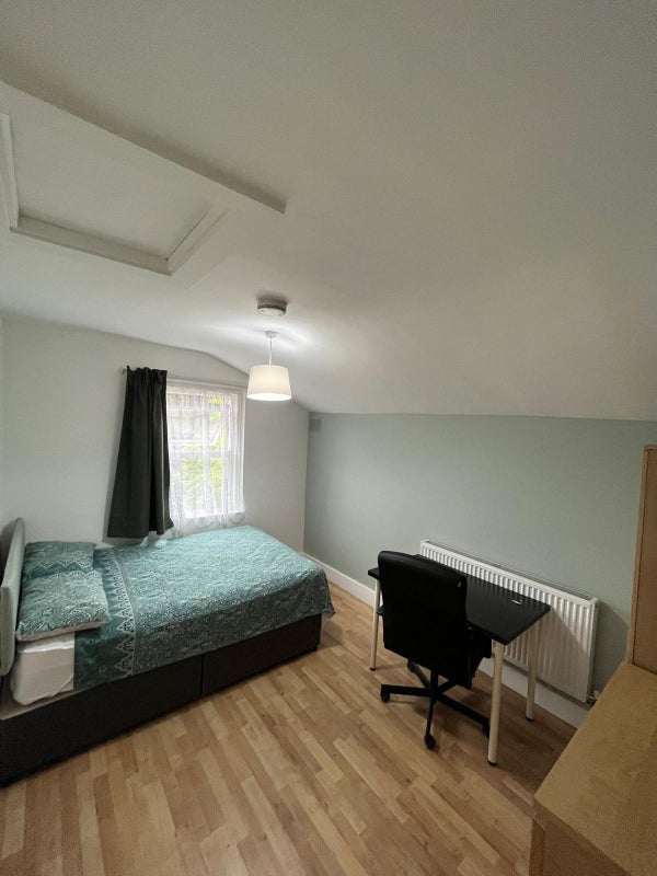 Room Beaconsfield Road in Greater London